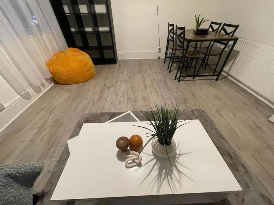 Spacious 2 Bedroom On Tower Bridge London Exterior photo