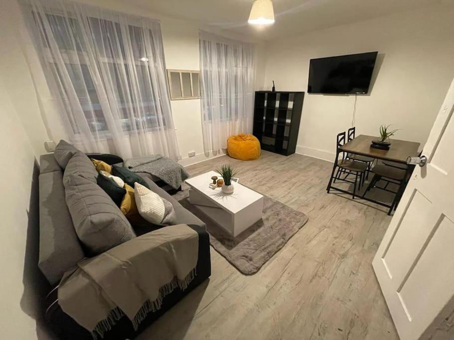 Spacious 2 Bedroom On Tower Bridge London Exterior photo