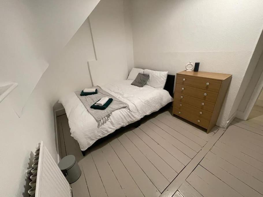 Spacious 2 Bedroom On Tower Bridge London Exterior photo