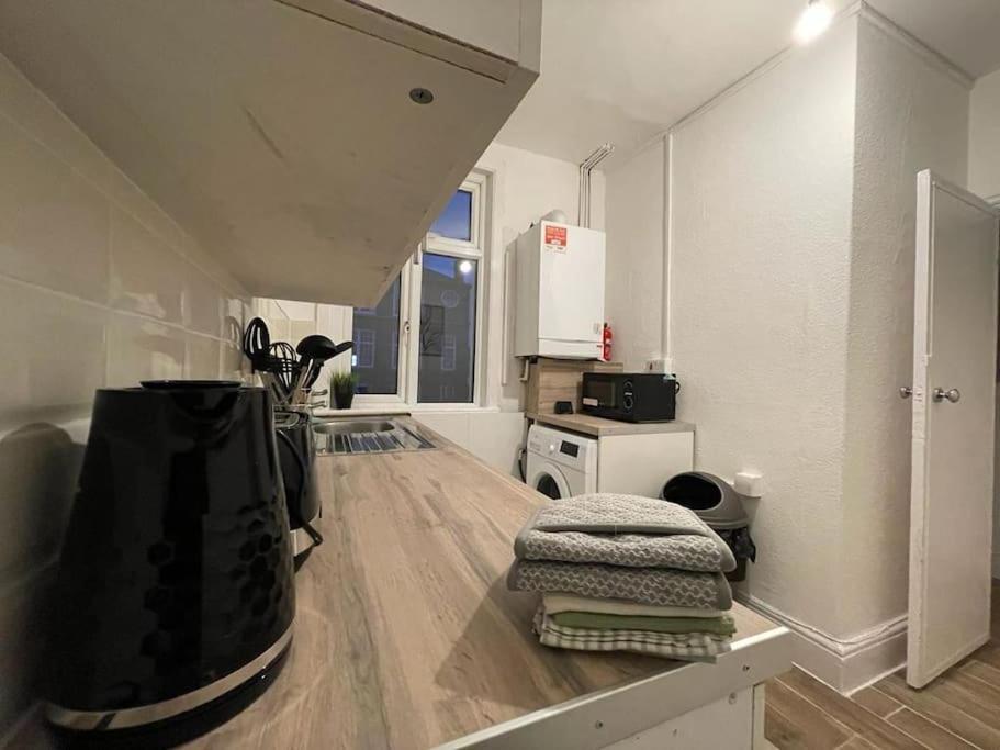 Spacious 2 Bedroom On Tower Bridge London Exterior photo
