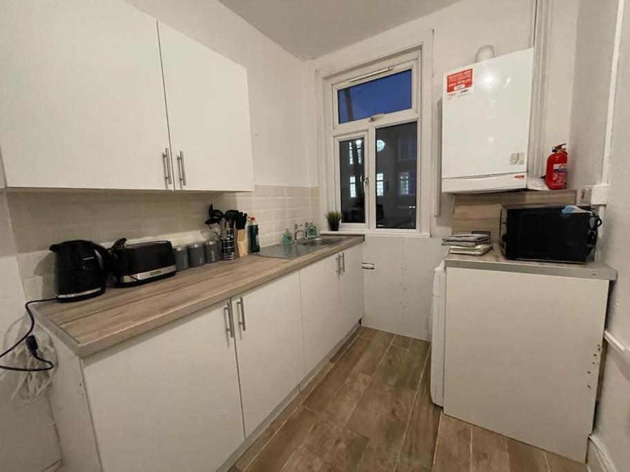 Spacious 2 Bedroom On Tower Bridge London Exterior photo