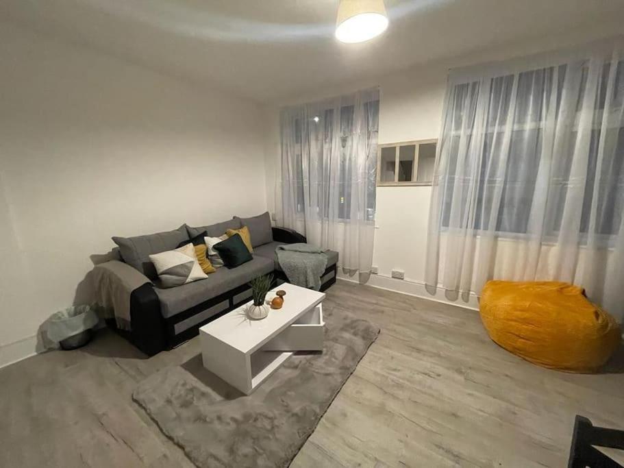 Spacious 2 Bedroom On Tower Bridge London Exterior photo